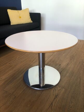 Sofabord - krom ben - hvid Ø70 cm laminat plade - Brugt